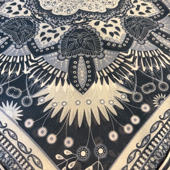 Fringed Shawl Scarf, Navy Blue and White. - Picture 4 of 8